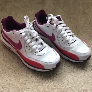 Nike tennis shoes